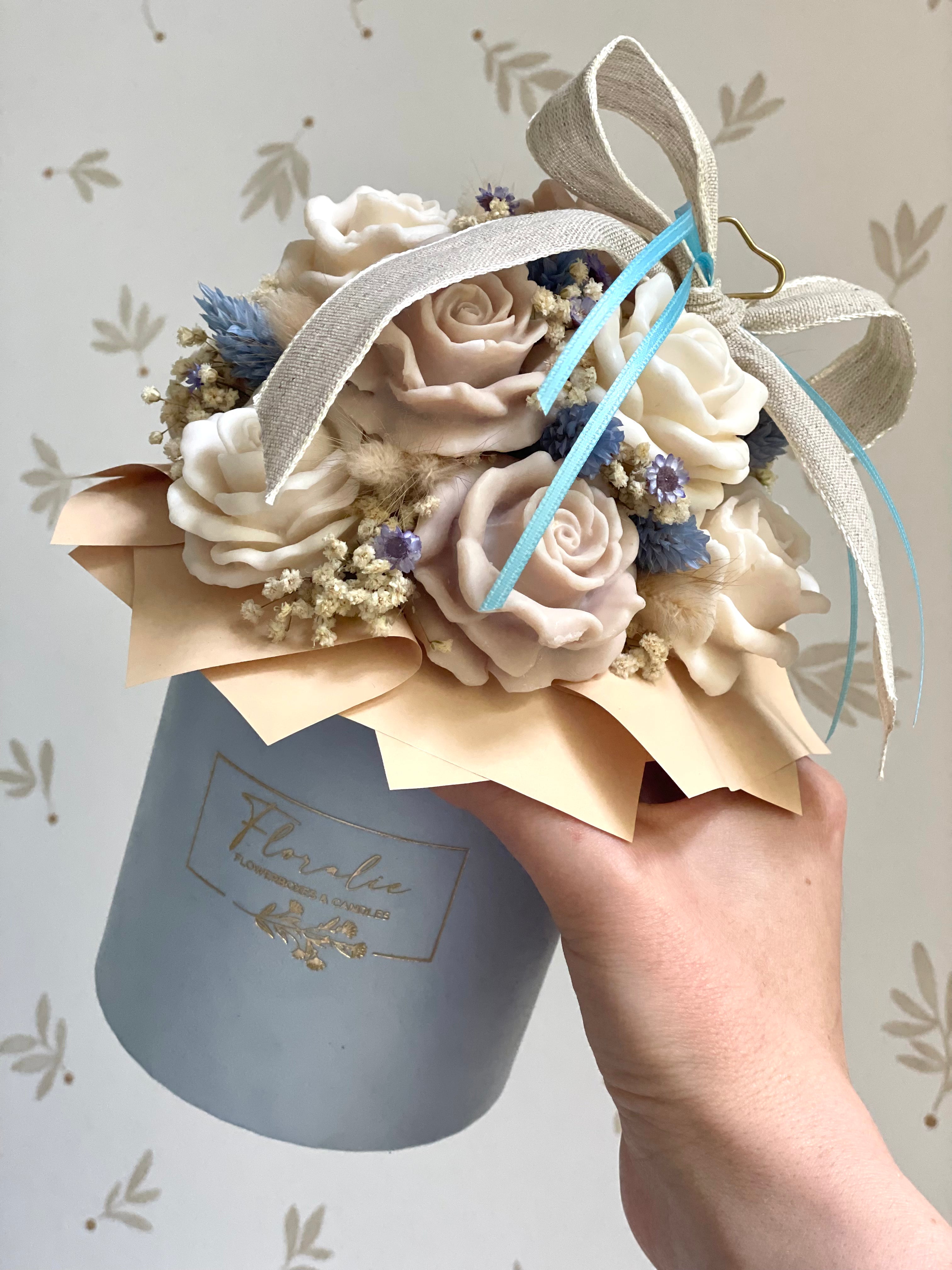 Edle Eleganz in Eisblau - Duett in Mokka & Creme