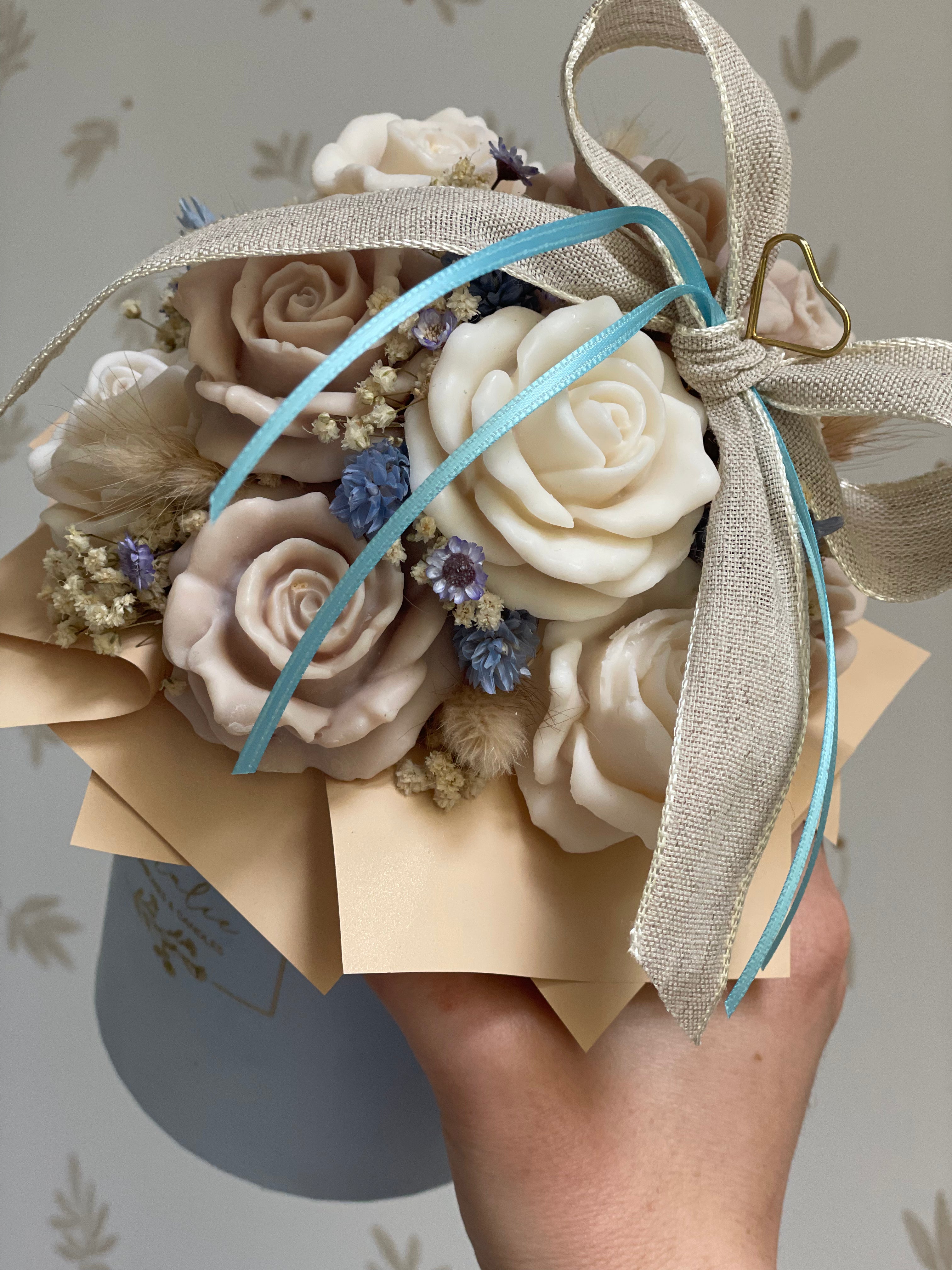 Edle Eleganz in Eisblau - Duett in Mokka & Creme