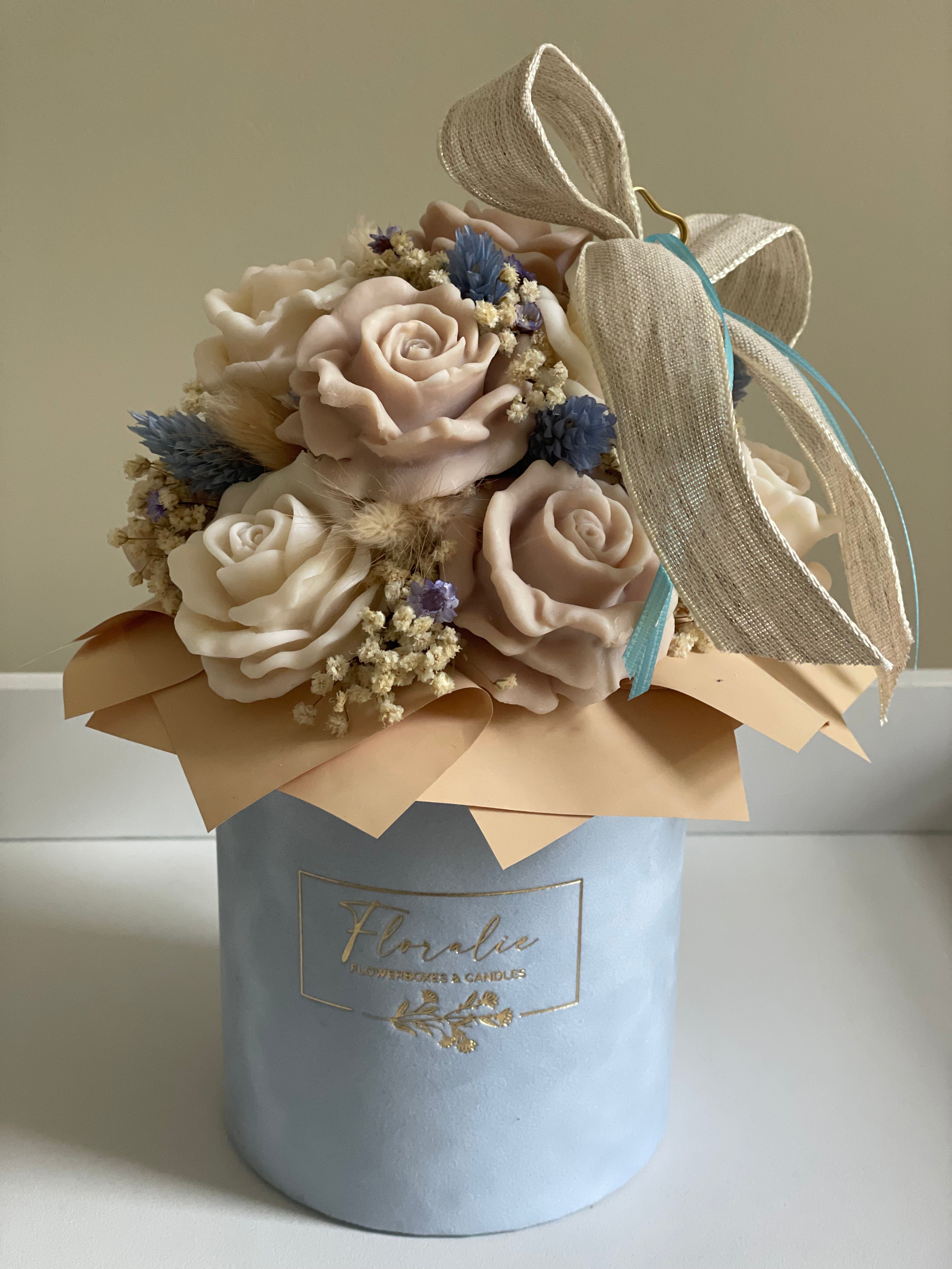 Edle Eleganz in Eisblau - Duett in Mokka & Creme