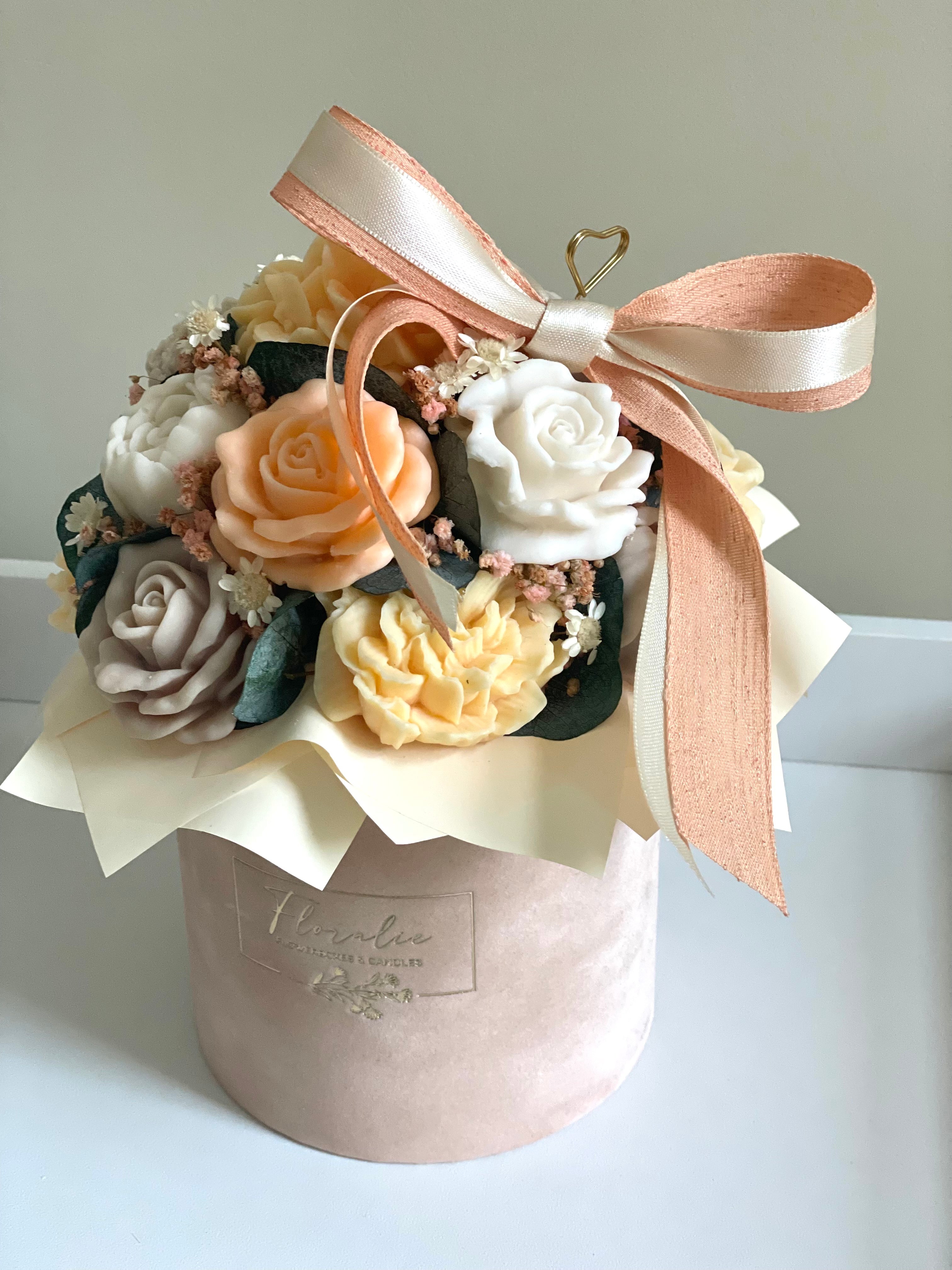Strahlendes Blütenmeer: Flowerbox M in warmen Apricot- & Sonnentönen