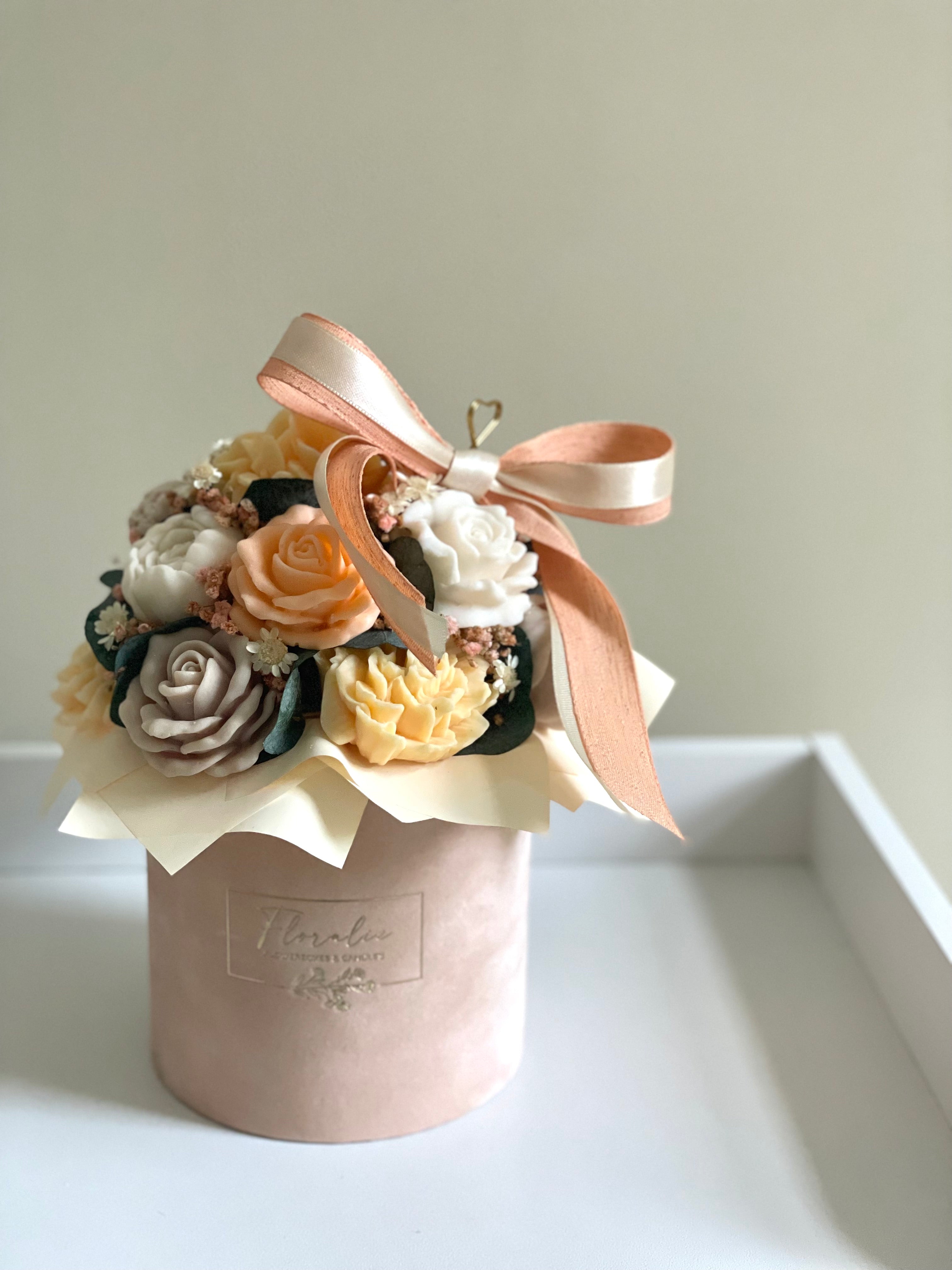 Strahlendes Blütenmeer: Flowerbox M in warmen Apricot- & Sonnentönen
