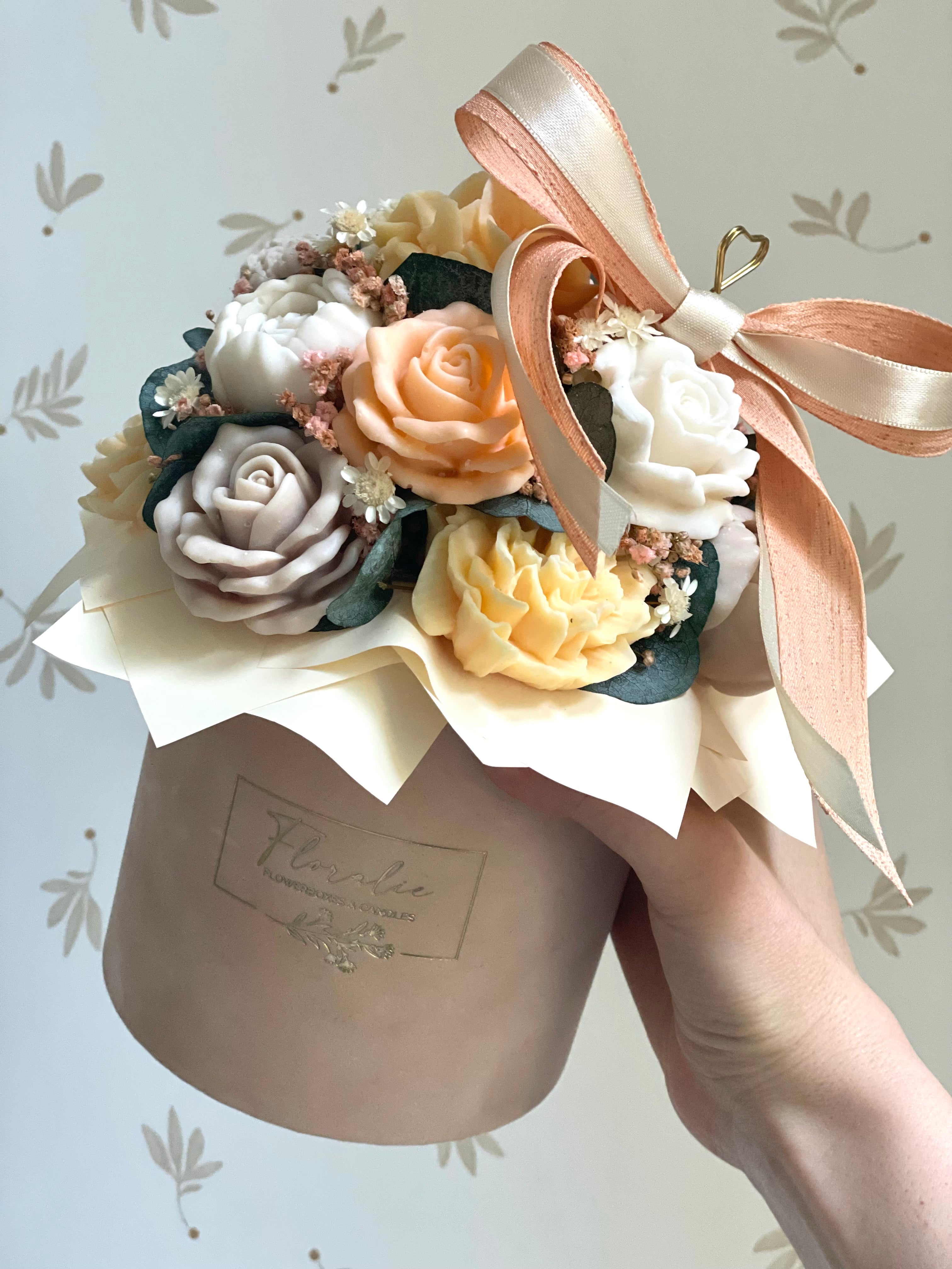 Strahlendes Blütenmeer: Flowerbox M in warmen Apricot- & Sonnentönen