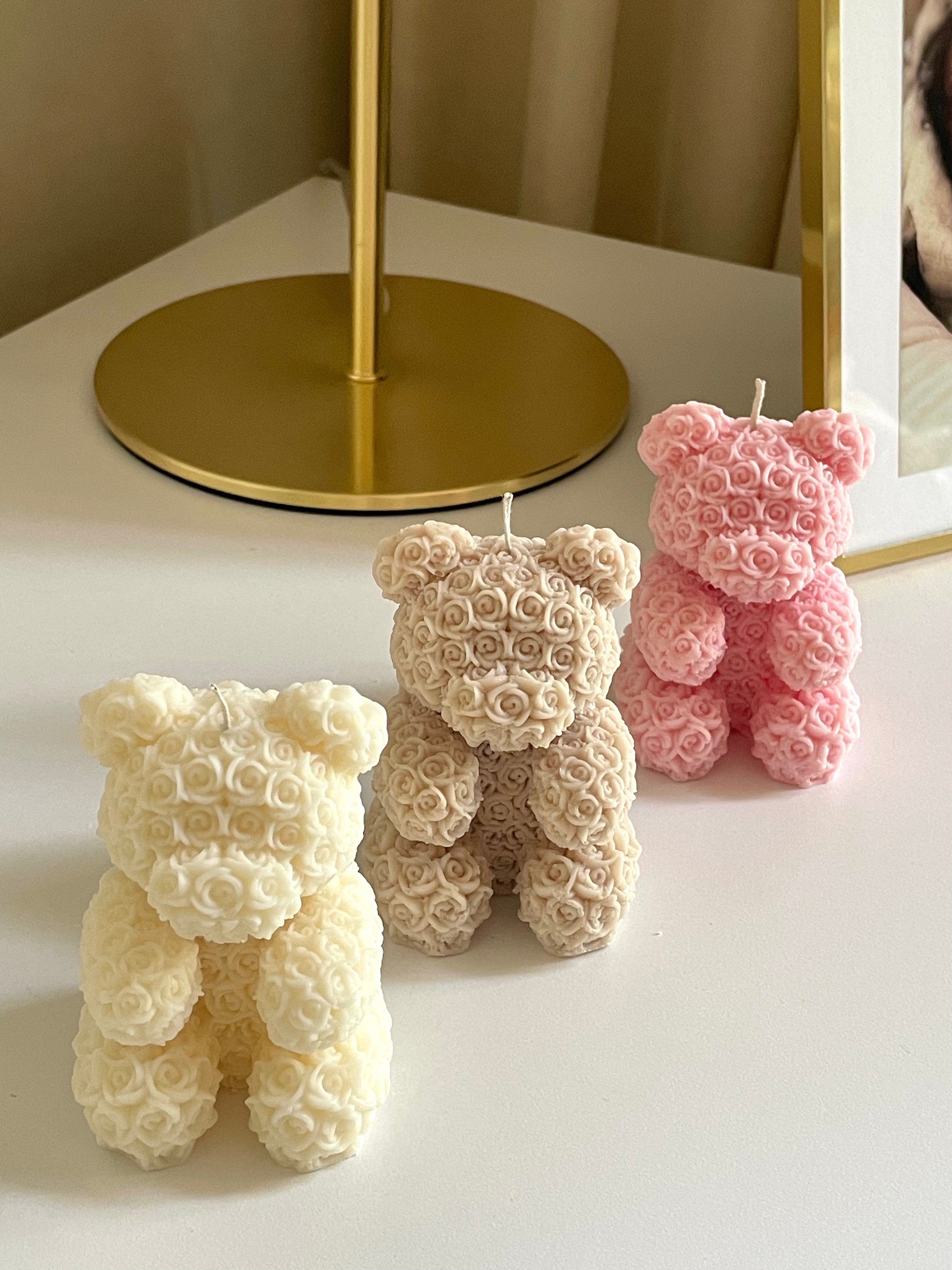 Teddy mit Blumenmuster Kerze