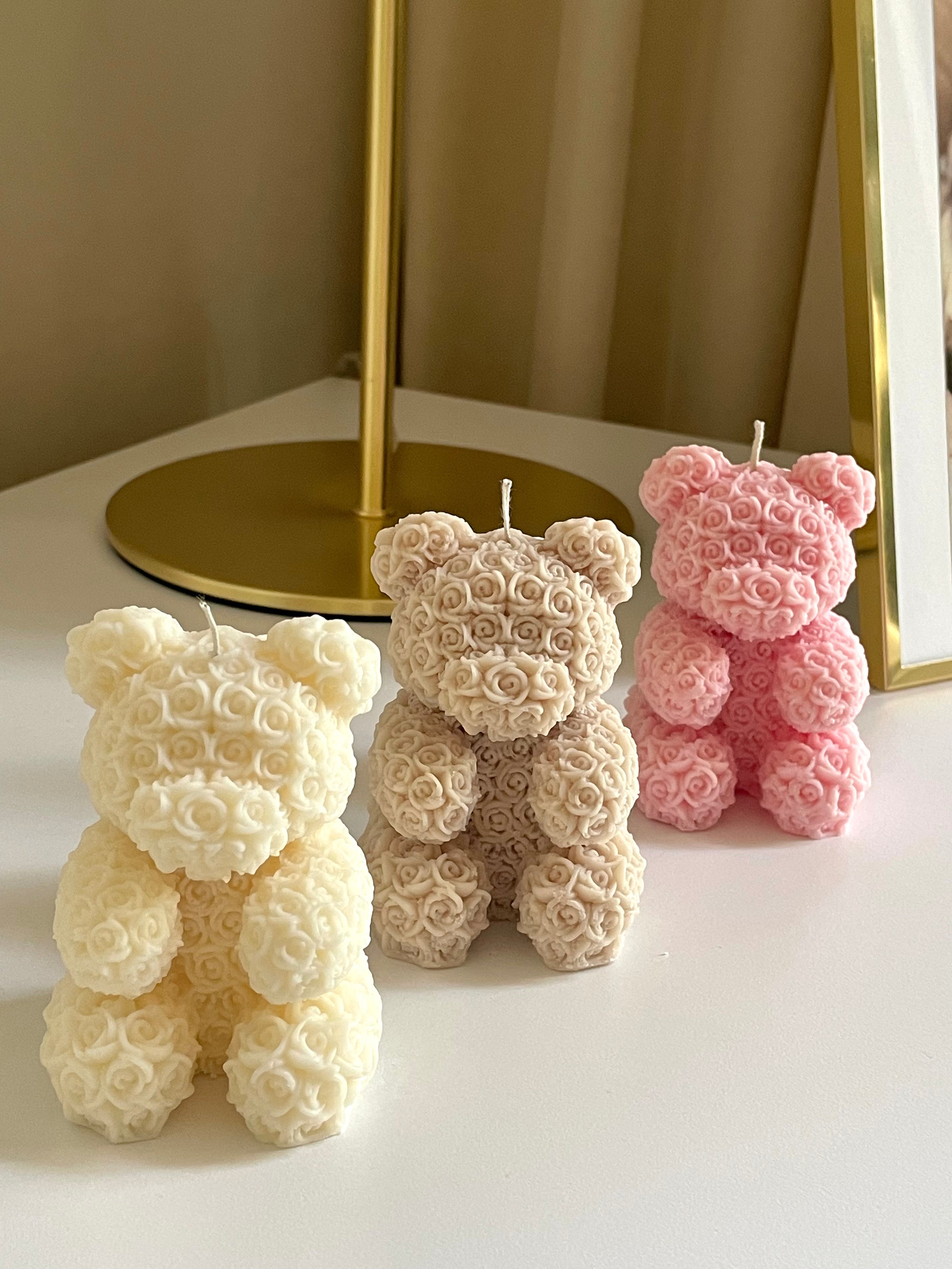 Teddy mit Blumenmuster Kerze