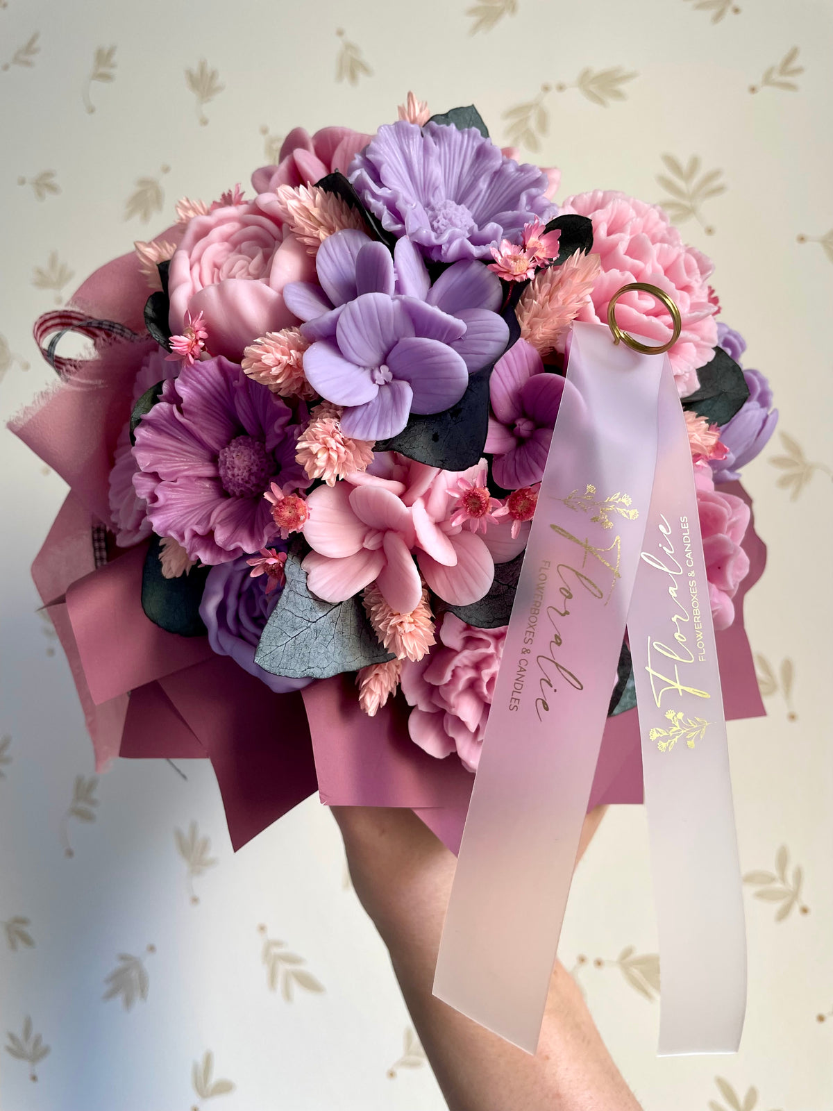 Malerisch und lieblich: Flowerbox in zartem Altrosa mit Rosa- & Violetttönen