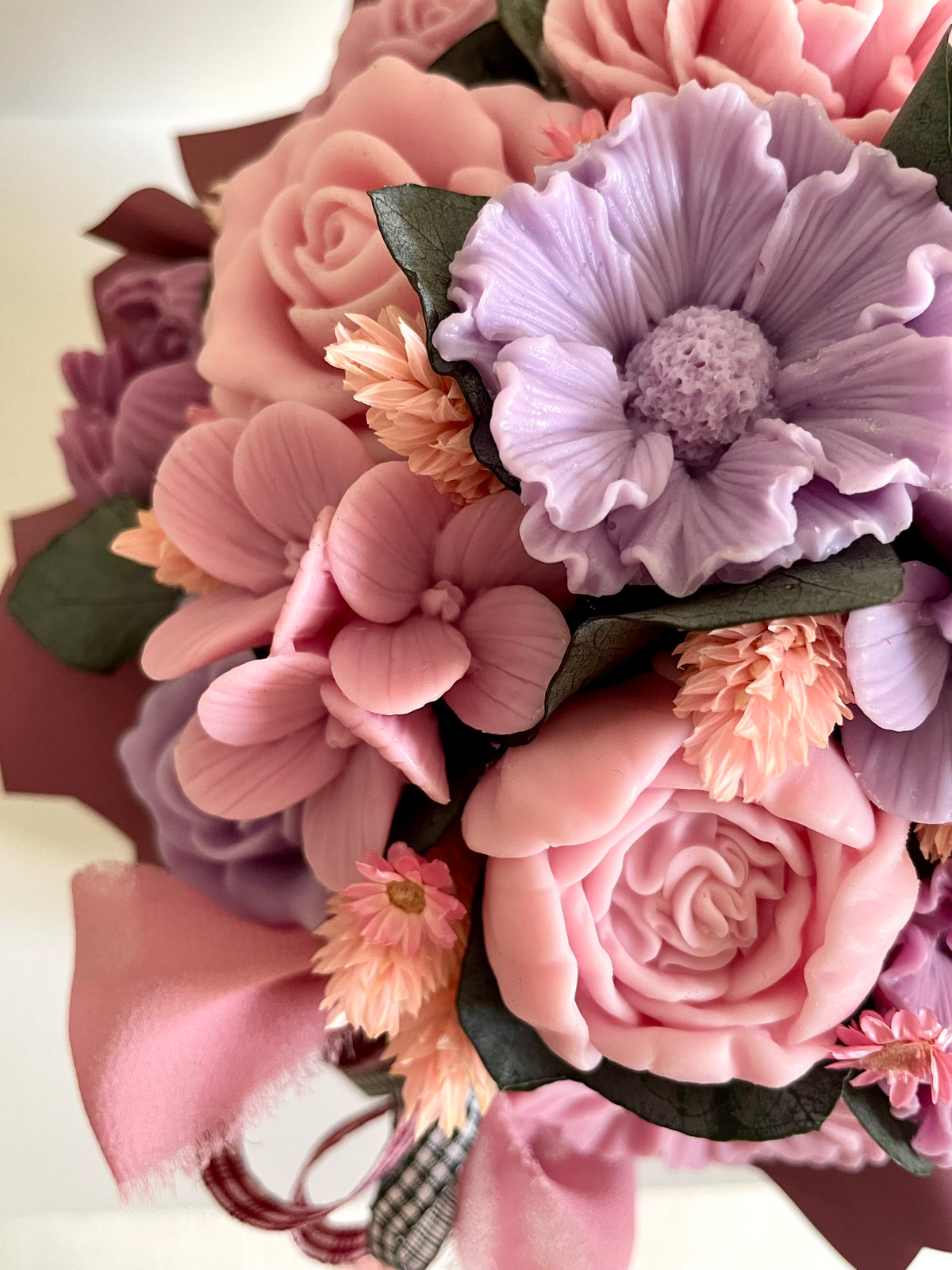 Malerisch und lieblich: Flowerbox in zartem Altrosa mit Rosa- & Violetttönen