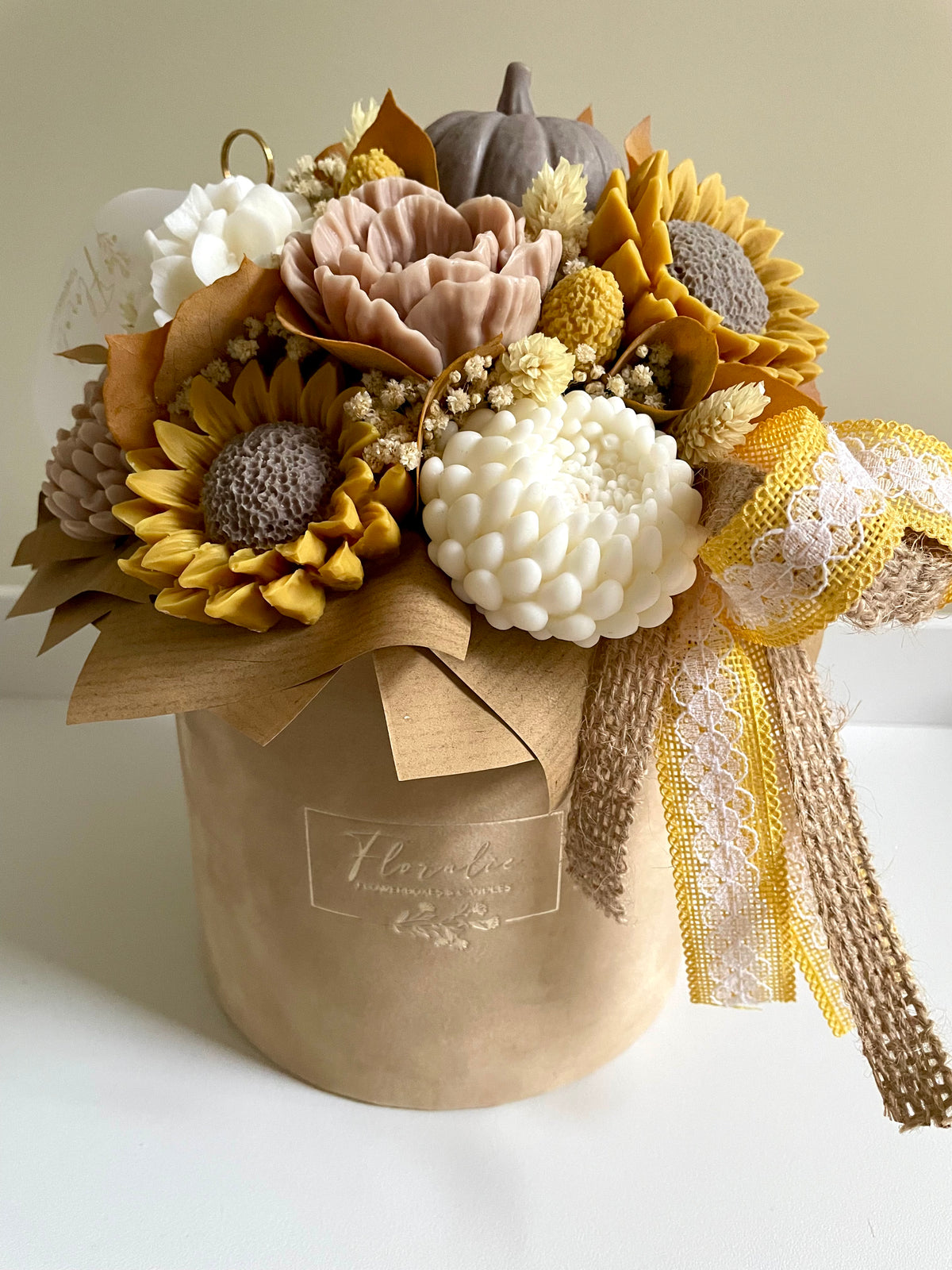Herbstlicher Zauber: Flowerbox L in Weiß mit Sonnenblumen