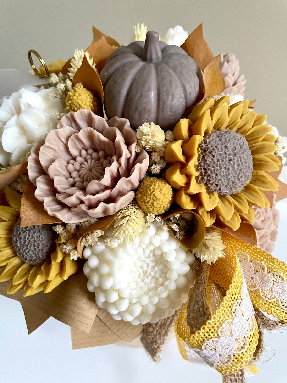 Herbstlicher Zauber: Flowerbox L in Weiß mit Sonnenblumen