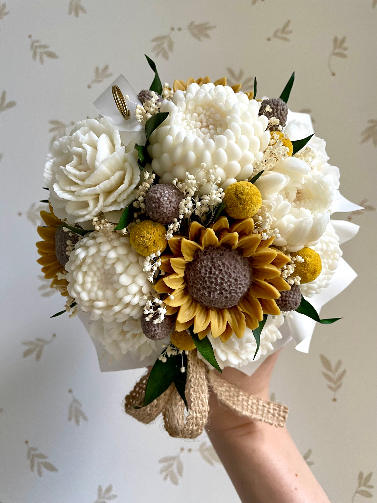 Herbstlicher Zauber: Flowerbox M in Weiß mit Sonnenblumen