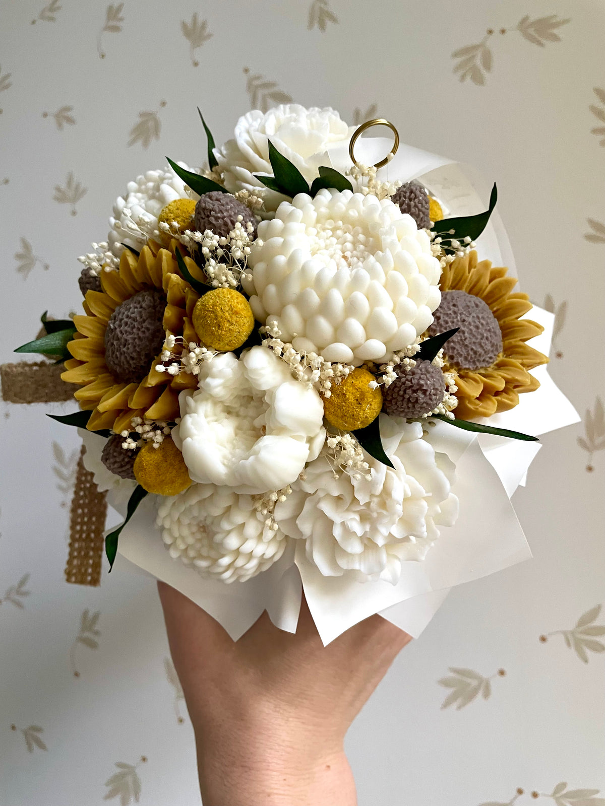 Herbstlicher Zauber: Flowerbox M in Weiß mit Sonnenblumen