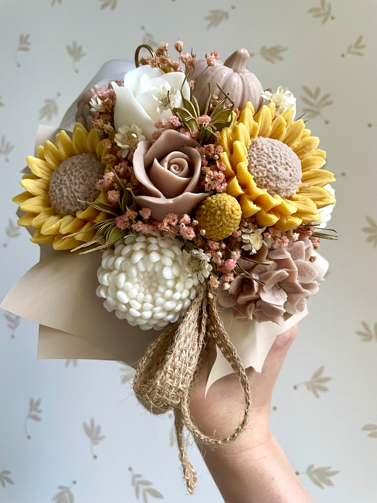 Herbstlicher Zauber: Flowerbox S in Weiß mit Sonnenblumen