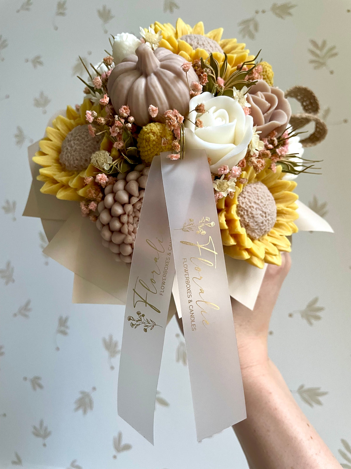 Herbstlicher Zauber: Flowerbox M in Weiß mit Sonnenblumen