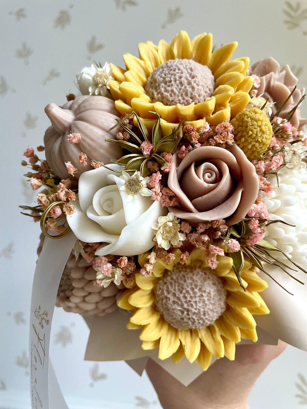 Herbstlicher Zauber: Flowerbox M in Weiß mit Sonnenblumen