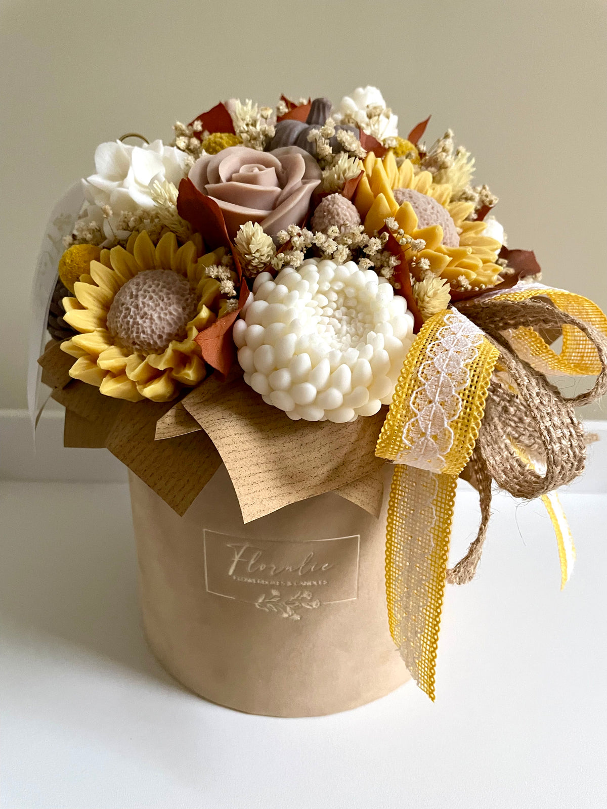 Herbstlicher Zauber: Flowerbox L in Weiß mit Sonnenblumen