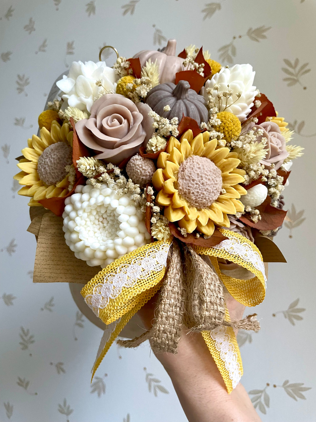 Herbstlicher Zauber: Flowerbox L in Weiß mit Sonnenblumen