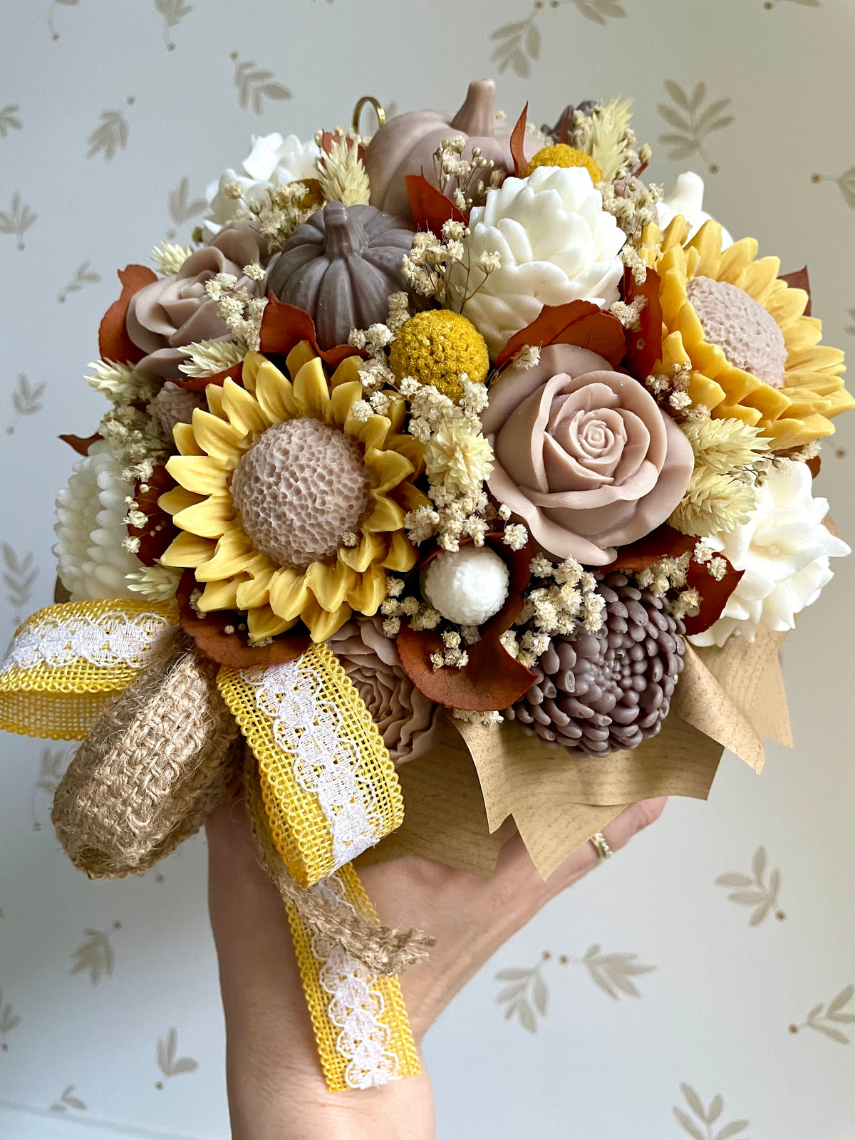 Herbstlicher Zauber: Flowerbox L in Weiß mit Sonnenblumen