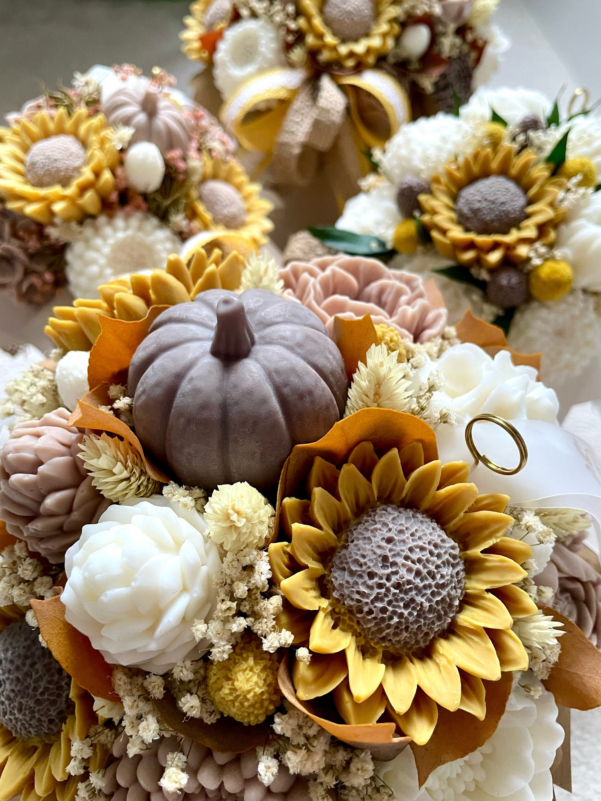 Herbstlicher Zauber: Flowerbox L in Weiß mit Sonnenblumen