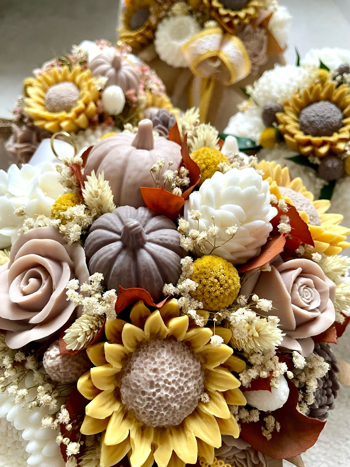 Herbstlicher Zauber: Flowerbox L in Weiß mit Sonnenblumen